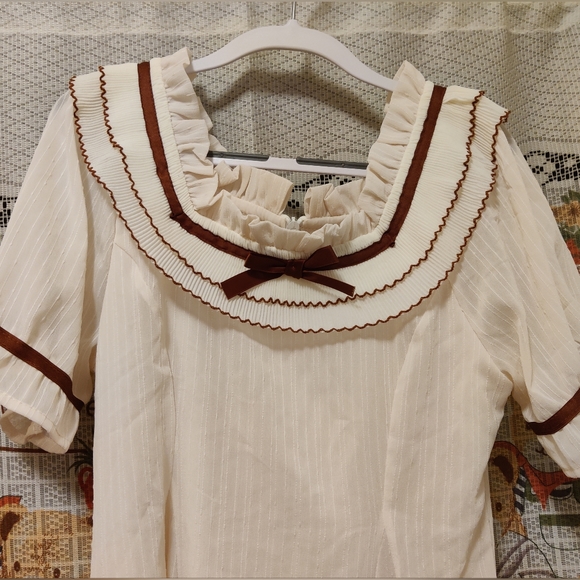 Cream dress - Picture 2 of 7